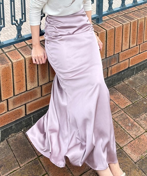 LAUIR(ラウアー)の「サテンライクマーメイドロングスカート(スカート・レディース・ブラック/グリーン/アイボリー/ゴールド系その他/ライラック・MEDIUM/LARGE)」の4枚目の写真