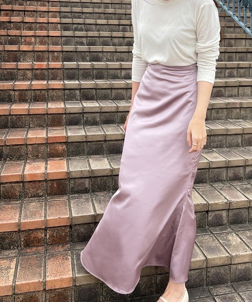 LAUIR(ラウアー)の「サテンライクマーメイドロングスカート(スカート・レディース・ブラック/グリーン/アイボリー/ゴールド系その他/ライラック・MEDIUM/LARGE)」の7枚目の写真