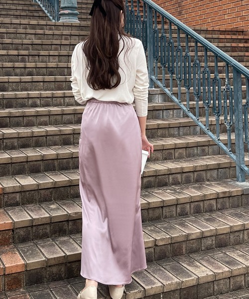 LAUIR(ラウアー)の「サテンライクマーメイドロングスカート(スカート・レディース・ブラック/グリーン/アイボリー/ゴールド系その他/ライラック・MEDIUM/LARGE)」の8枚目の写真