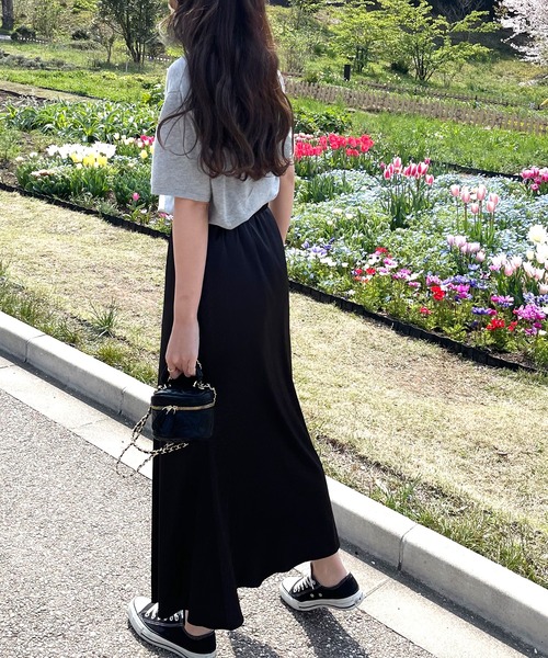 LAUIR(ラウアー)の「サテンライクマーメイドロングスカート(スカート・レディース・ブラック/グリーン/アイボリー/ゴールド系その他/ライラック・MEDIUM/LARGE)」の10枚目の写真