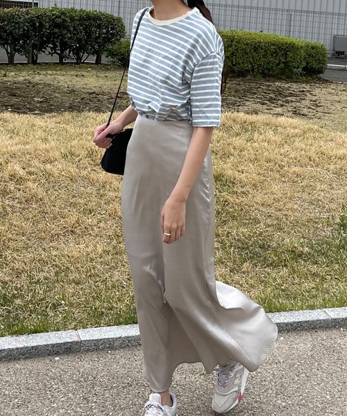 LAUIR(ラウアー)の「サテンライクマーメイドロングスカート(スカート・レディース・ブラック/グリーン/アイボリー/ゴールド系その他/ライラック・MEDIUM/LARGE)」の13枚目の写真