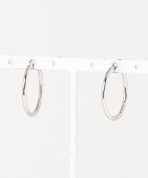 MARIA BLACK(マリアブラック)の「MARIA BLACK Senorita 20 Hoop Pierced Earring Pair Silver マリア ブラック セニョリータ フープ ペア シルバー ピアス(ピアス(両耳用)・レディース・シルバー・ONE SIZE)」の3枚目の写真