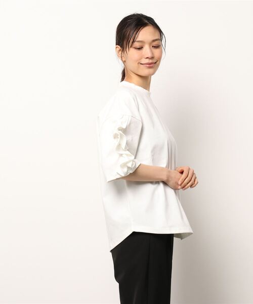 ottilie(オティーリエ)の「袖フリルプルオーバー(Tシャツ/カットソー・レディース・ブラック/ベージュ/オフホワイト・FREE)」の4枚目の写真