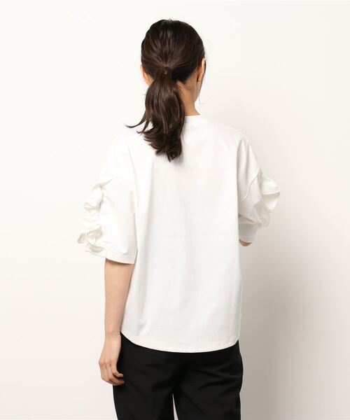 ottilie(オティーリエ)の「袖フリルプルオーバー(Tシャツ/カットソー・レディース・ブラック/ベージュ/オフホワイト・FREE)」の5枚目の写真