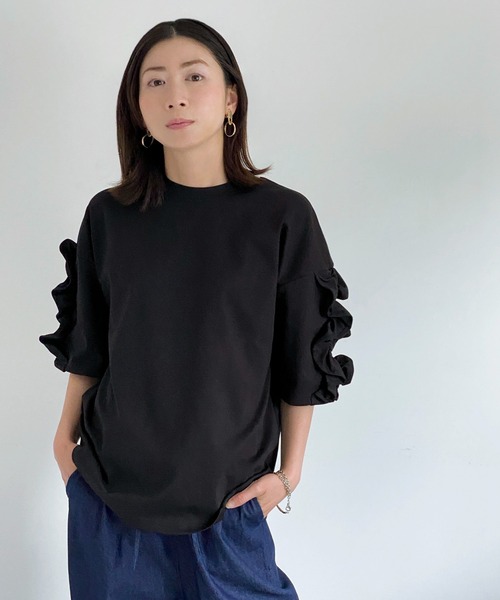ottilie(オティーリエ)の「袖フリルプルオーバー(Tシャツ/カットソー・レディース・ブラック/ベージュ/オフホワイト・FREE)」の3枚目の写真