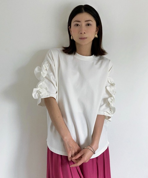 ottilie(オティーリエ)の「袖フリルプルオーバー(Tシャツ/カットソー・レディース・ブラック/ベージュ/オフホワイト・FREE)」の7枚目の写真