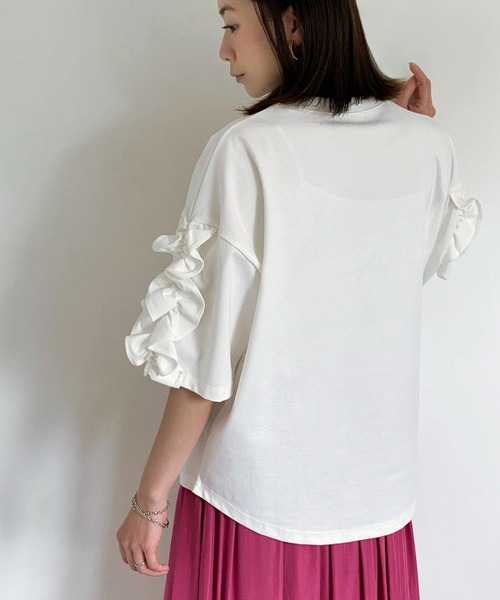 ottilie(オティーリエ)の「袖フリルプルオーバー(Tシャツ/カットソー・レディース・ブラック/ベージュ/オフホワイト・FREE)」の10枚目の写真