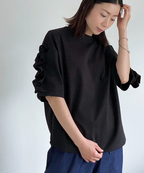 ottilie(オティーリエ)の「袖フリルプルオーバー(Tシャツ/カットソー・レディース・ブラック/ベージュ/オフホワイト・FREE)」の12枚目の写真