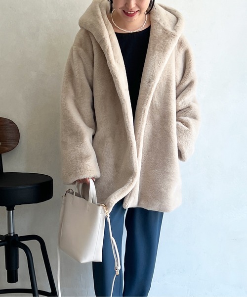 Chez toi(シェトワ)の「【WEB限定】フード付きフェイクファーコート(その他アウター・レディース・ブラウン/ピンク/ライトベージュ・FREE)」の5枚目の写真