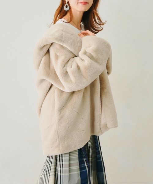 Chez toi(シェトワ)の「【WEB限定】フード付きフェイクファーコート(その他アウター・レディース・ブラウン/ピンク/ライトベージュ・FREE)」の4枚目の写真
