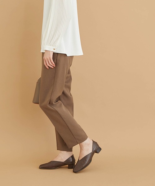 ROPE' PICNIC(ロペピクニック)の「スクエアトゥセンターシーム甲深バブーシュ(パンプス・レディース・ブラック/キナリ/ブラウン/ネイビー・23.0cm/23.5cm/24.0cm/24.5cm/25.0cm)」の17枚目の写真