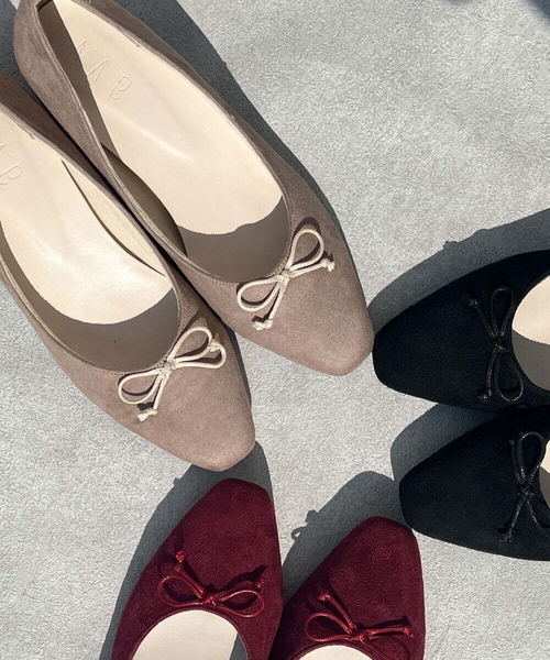 a.v.v（アーヴェヴェ）の「チャンキーヒールリボンバレエパンプス（パンプス・レディース・ベージュ/ブラック/ボルドー・24.5/22.5/23.5）」の3枚目の写真