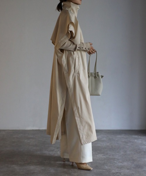 Bonjour Sagan（ボンジュールサガン）の「ハイネックトレンチベスト（ポンチョ・レディース・ブラック/ベージュ/キナリ・FREE）」の5枚目の写真