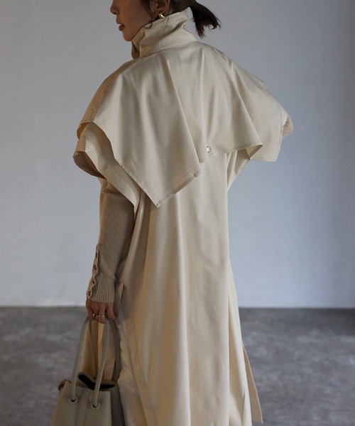 Bonjour Sagan（ボンジュールサガン）の「ハイネックトレンチベスト（ポンチョ・レディース・ブラック/ベージュ/キナリ・FREE）」の8枚目の写真