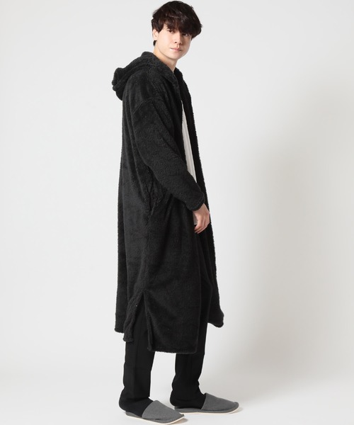 ARCADE（アーケード）の「マイクロファイバー モコボア 寒さ 冷え性対策 着る毛布 フード付き ロング丈 部屋着 ルームウェア メンズ レディース兼用（ガウン/バスローブ・メンズ・グレー/ブラウン/ベージュ/ネイビー/ブラック・FREE）」の2枚目の写真