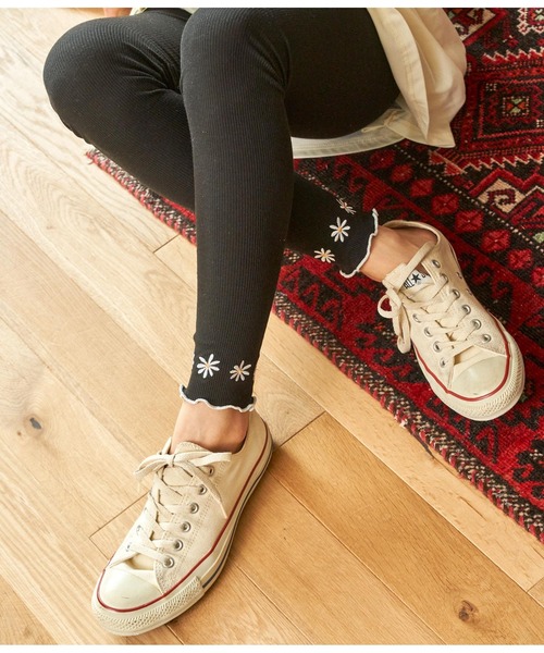 anap mimpi（アナップミンピ）の「裾メロウフラワー刺繍リブレギンス（レギンス/スパッツ・レディース・ブラック/グレー・FREE）」の2枚目の写真