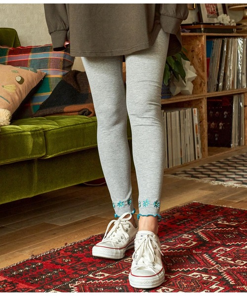 anap mimpi（アナップミンピ）の「裾メロウフラワー刺繍リブレギンス（レギンス/スパッツ・レディース・ブラック/グレー・FREE）」の10枚目の写真