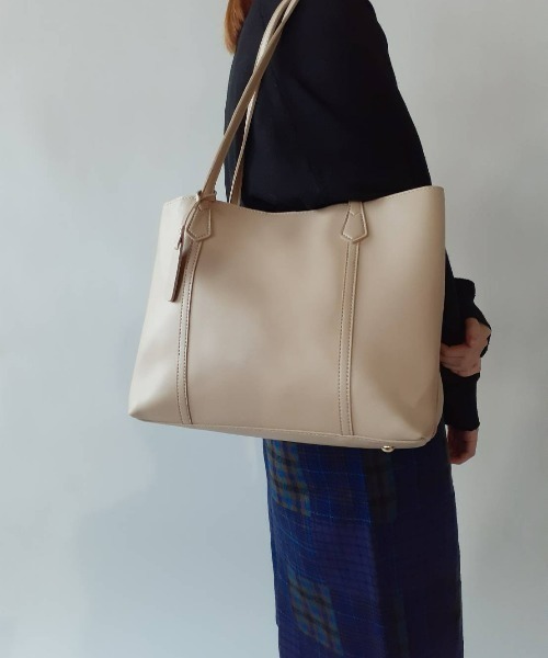 thank U more(サンキューモア)の「レザー 横長トート ショルダーバッグ(ショルダーバッグ・レディース・ベージュ/ブラウン/アイボリー/ブラック・FREE)」の4枚目の写真