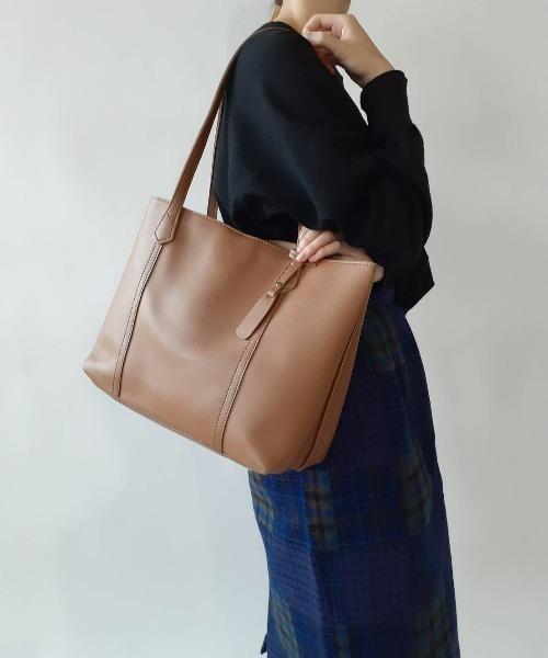 thank U more(サンキューモア)の「レザー 横長トート ショルダーバッグ(ショルダーバッグ・レディース・ベージュ/ブラウン/アイボリー/ブラック・FREE)」の3枚目の写真