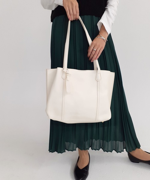 thank U more(サンキューモア)の「レザー 横長トート ショルダーバッグ(ショルダーバッグ・レディース・ベージュ/ブラウン/アイボリー/ブラック・FREE)」の1枚目の写真