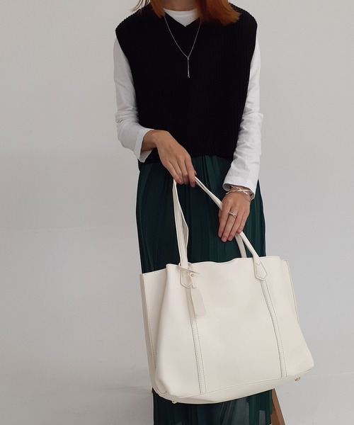 thank U more(サンキューモア)の「レザー 横長トート ショルダーバッグ(ショルダーバッグ・レディース・ベージュ/ブラウン/アイボリー/ブラック・FREE)」の7枚目の写真