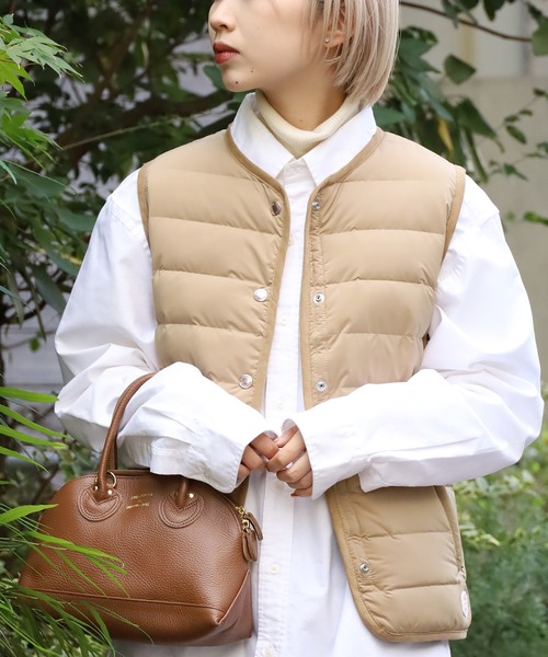 Vincent et Mireille(バンソンエミレイユ)の「Vincent et Mireille/バンソンエミレイユ STITCHLESS DOWN VEST ダウンベスト(ベスト・メンズ・ライトベージュ/ブラック/ネイビー/ダークベージュ・36/40/42)」の3枚目の写真