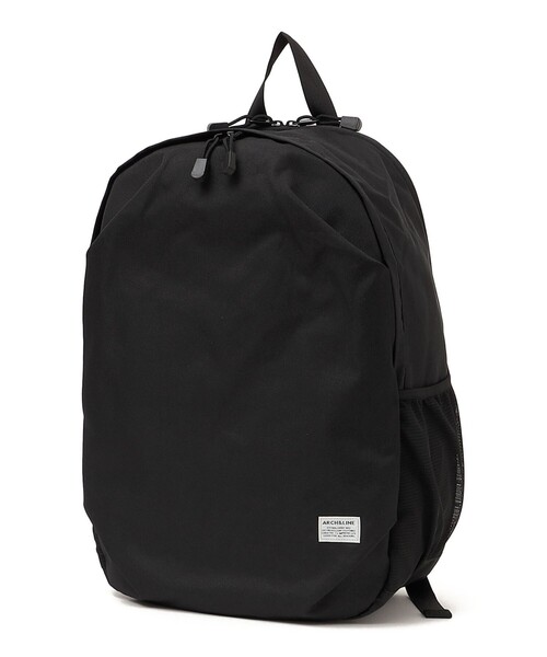 ARCH & LINE(アーチアンドライン)の「ARCH&LINE:エッグ バッグ メガ 30L(バックパック/リュック・キッズ・チャコールグレー/ブラック/カーキ・ONE SIZE)」の2枚目の写真