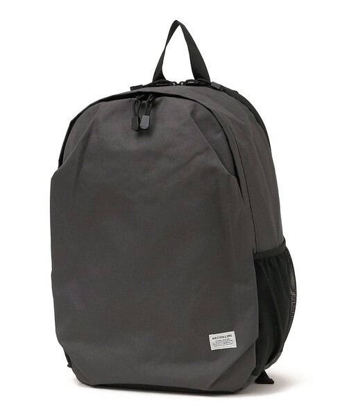 ARCH & LINE(アーチアンドライン)の「ARCH&LINE:エッグ バッグ メガ 30L(バックパック/リュック・キッズ・チャコールグレー/ブラック/カーキ・ONE SIZE)」の14枚目の写真