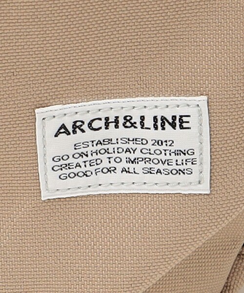 ARCH & LINE(アーチアンドライン)の「ARCH&LINE:エッグ バッグ メガ 30L(バックパック/リュック・キッズ・チャコールグレー/ブラック/カーキ・ONE SIZE)」の4枚目の写真