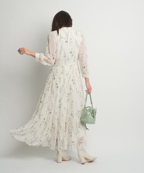 未使用☆ジャスグリッティー　シアーフラワープリントワンピース2 JUSGLITTY（ジャスグリッティー）の「シアーフラワープリント