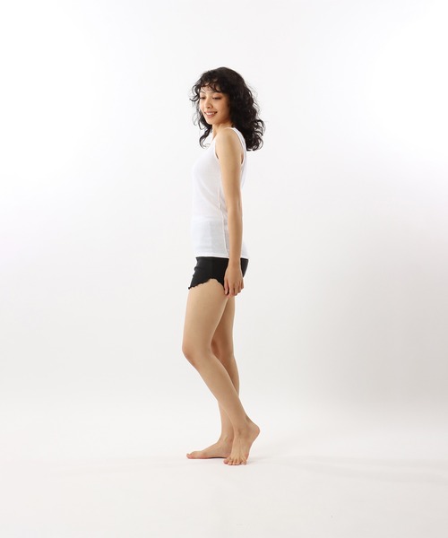 HANES(ヘインズ)の「【Hanes/ヘインズ】レディース タンクトップ(タンクトップ・レディース・ホワイト/ブラック・MEDIUM/LARGE)」の5枚目の写真