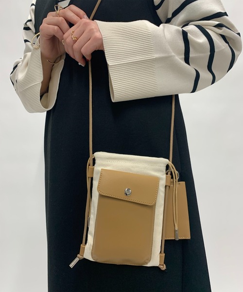 cache cache(カシュ カシュ)の「cachecache(カシュカシュ)スマホ雑材ミニショルダー(ショルダーバッグ・レディース・ブラック/ベージュ/グリーン・FREE)」の4枚目の写真