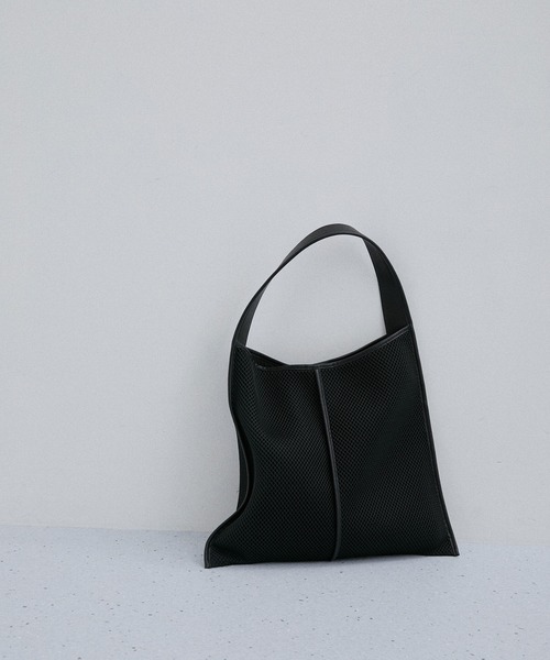 ADAM ET ROPE'（アダムエロペ）の「【A4対応】メッシュワンハンドルバッグ（ハンドバッグ・レディース・オレンジ/ホワイト/ブラック・FREE）」の3枚目の写真