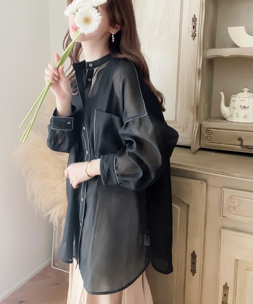 classicalelf（クラシカルエルフ）の「大人のフェミニン。シアーバンドカラー オーバーサイズ ビッグシャツ（シャツ/ブラウス・レディース・グレイッシュベージュ/ライトカーキ/ホワイト/ブラウン/ブラック/ブルー・X-LARGE/LARGE/SMALL/MEDIUM）」の9枚目の写真