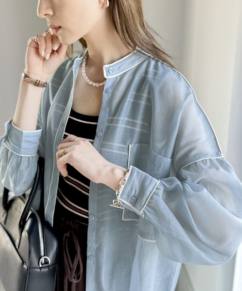 classicalelf（クラシカルエルフ）の「大人のフェミニン。シアーバンドカラー オーバーサイズ ビッグシャツ（シャツ/ブラウス・レディース・グレイッシュベージュ/ライトカーキ/ホワイト/ブラウン/ブラック/ブルー・X-LARGE/LARGE/SMALL/MEDIUM）」の21枚目の写真