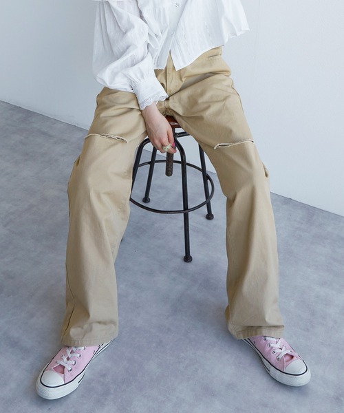 w closet（ダブルクローゼット）の「【サイズ調節できる】ダメージチノパンツ（チノパンツ・レディース・ベージュ・FREE）」の9枚目の写真