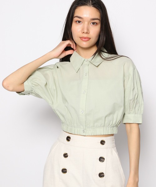 FOREVER 21（フォーエバー トゥエンティーワン）の「裾ゴムショートシャツ（シャツ/ブラウス・レディース・オフホワイト/ブラック/ピンク/ライトグリーン・FREE）」の3枚目の写真