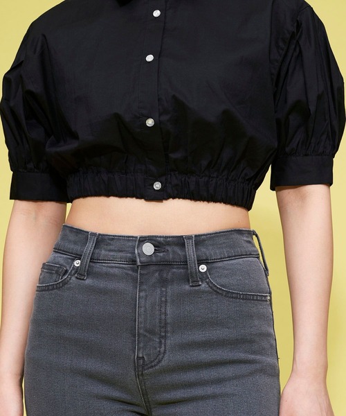 FOREVER 21（フォーエバー トゥエンティーワン）の「裾ゴムショートシャツ（シャツ/ブラウス・レディース・オフホワイト/ブラック/ピンク/ライトグリーン・FREE）」の12枚目の写真