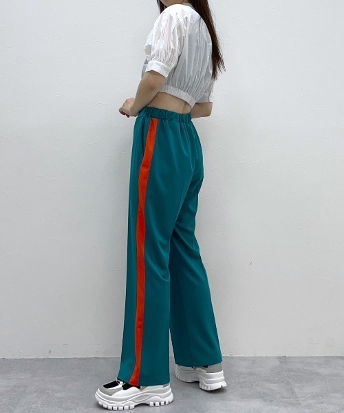 FOREVER 21（フォーエバー トゥエンティーワン）の「裾ゴムショートシャツ（シャツ/ブラウス・レディース・オフホワイト/ブラック/ピンク/ライトグリーン・FREE）」の18枚目の写真