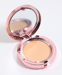Ulysses（ユリシス）の「ILLUSION MINERAL POWDER PACT（フェイスパウダー）」