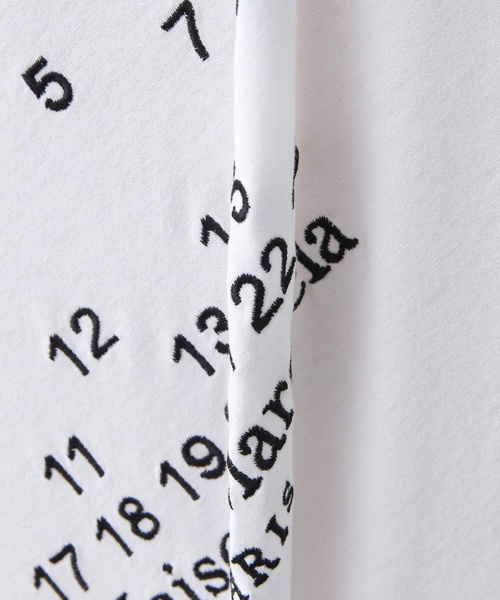 Maison Margiela(メゾンマルジェラ)の「【MAISON MARGIELA / メゾン マルジェラ】Bubble emb logo Tee(Tシャツ/カットソー・メンズ・ブラック/ホワイト・LARGE/X-LARGE)」の18枚目の写真