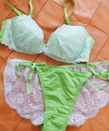 Chut！ INTIMATES（シュットインティメイツ）の「イージーステップブラ&ショーツセット (C848)（ブラ&ショーツ・レディース）」