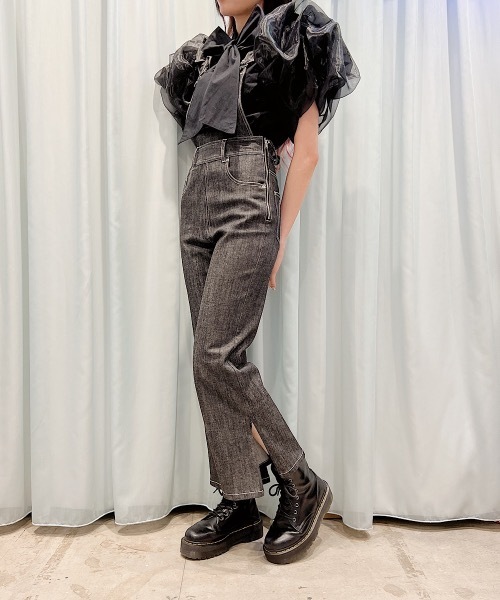 lilLilly(リルリリー)の「フリルデニムサロペット(サロペット/オーバーオール・レディース・ブラック/インディゴブルー・SMALL/MEDIUM)」の11枚目の写真