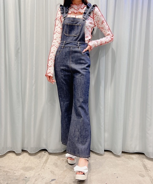 lilLilly(リルリリー)の「フリルデニムサロペット(サロペット/オーバーオール・レディース・ブラック/インディゴブルー・SMALL/MEDIUM)」の4枚目の写真