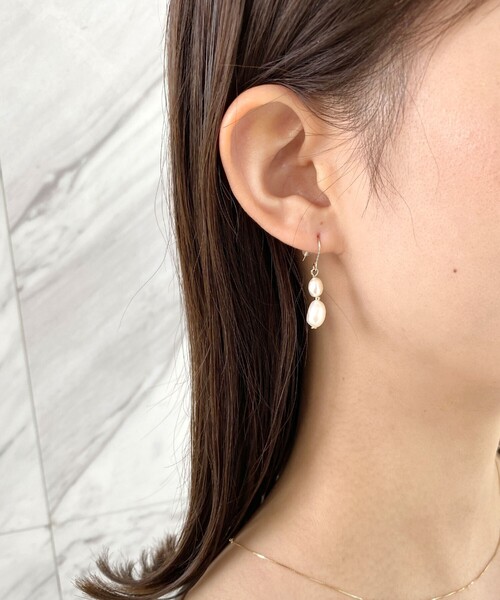 OPAQUE.CLIP（オペークドットクリップ）の「◆淡水パールフックピアス（ピアス（両耳用）・レディース・オフホワイト・00）」の2枚目の写真