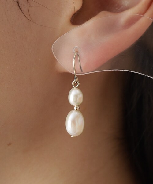 OPAQUE.CLIP（オペークドットクリップ）の「◆淡水パールフックピアス（ピアス（両耳用）・レディース・オフホワイト・00）」の4枚目の写真