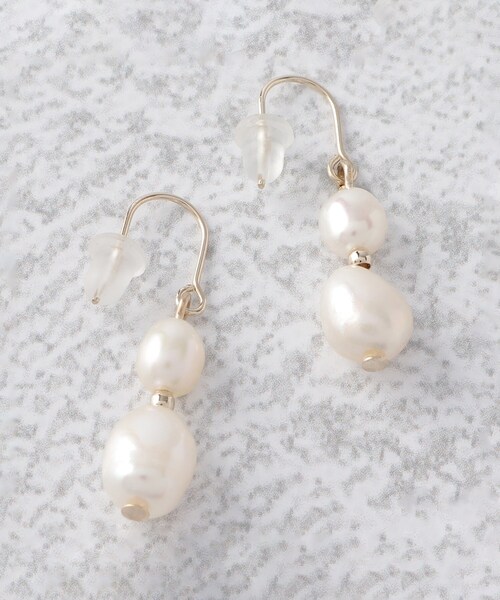 OPAQUE.CLIP（オペークドットクリップ）の「◆淡水パールフックピアス（ピアス（両耳用）・レディース・オフホワイト・00）」の6枚目の写真