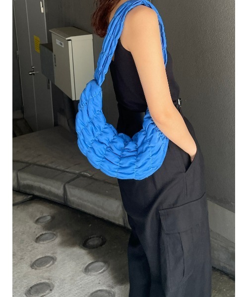 BLACK BY MOUSSY（ブラックバイマウジー）の「gather bag(ギャザーバック)（ショルダーバッグ・レディース・ブラック/ブルー/オフホワイト/レッド・FREE）」の22枚目の写真