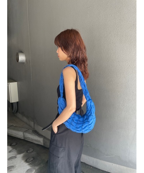 BLACK BY MOUSSY（ブラックバイマウジー）の「gather bag(ギャザーバック)（ショルダーバッグ・レディース・ブラック/ブルー/オフホワイト/レッド・FREE）」の19枚目の写真