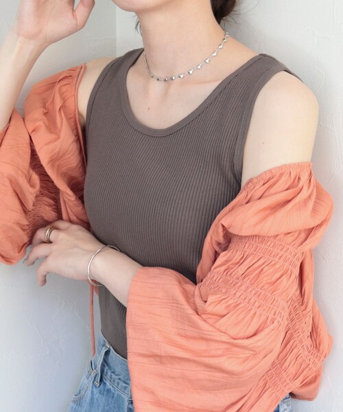 fredy emue(フレディエミュ)の「ニットライクテレコタンクトップ(Tシャツ/カットソー・レディース・アイボリー/グレイッシュブルー/ブラウン/ブラック・38)」の4枚目の写真